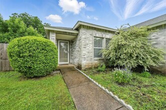 636 Capricorn St in Cedar Hill, TX - Foto de edificio - Building Photo