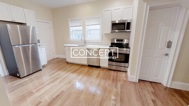 8 Claremon St, Unit 1 in Somerville, MA - Foto de edificio - Building Photo