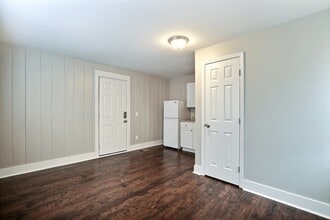 2004 Utah St in Savannah, GA - Building Photo - Building Photo