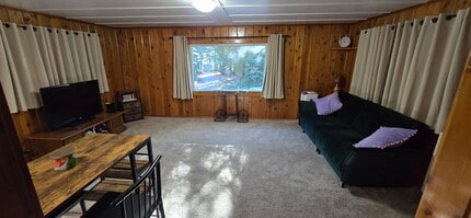 233 Peninsula Dr in Westwood, CA - Building Photo - Building Photo