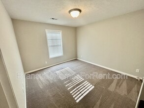 4913 Live Oak Ct in Newburgh, IN - Building Photo - Building Photo