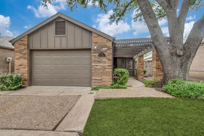 4011 Rosser Square in Dallas, TX - Building Photo - Building Photo