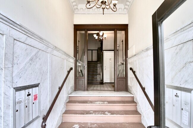 3718 S Indiana Ave in Chicago, IL - Building Photo - Building Photo