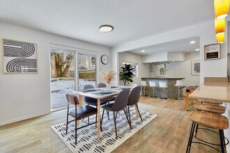 530 Hubbard Rd in Bothell, WA - Building Photo - Building Photo