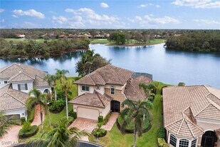 6172 Dogleg Dr in Naples, FL - Building Photo