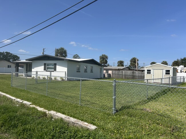 202 7th St NW in Ruskin, FL - Building Photo - Building Photo