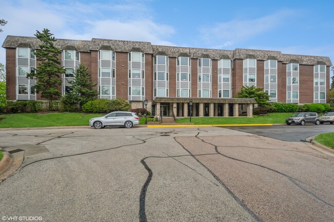 property at 2400 Archbury Ln