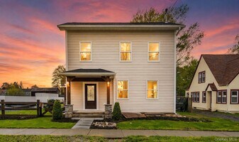 4407 Albany Post Rd in Hyde Park, NY - Building Photo