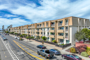 Shoreview East in Alameda, CA - Building Photo