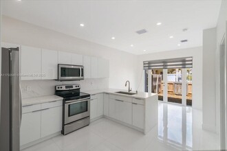 685 NE 21st Ave in Homestead, FL - Building Photo - Building Photo