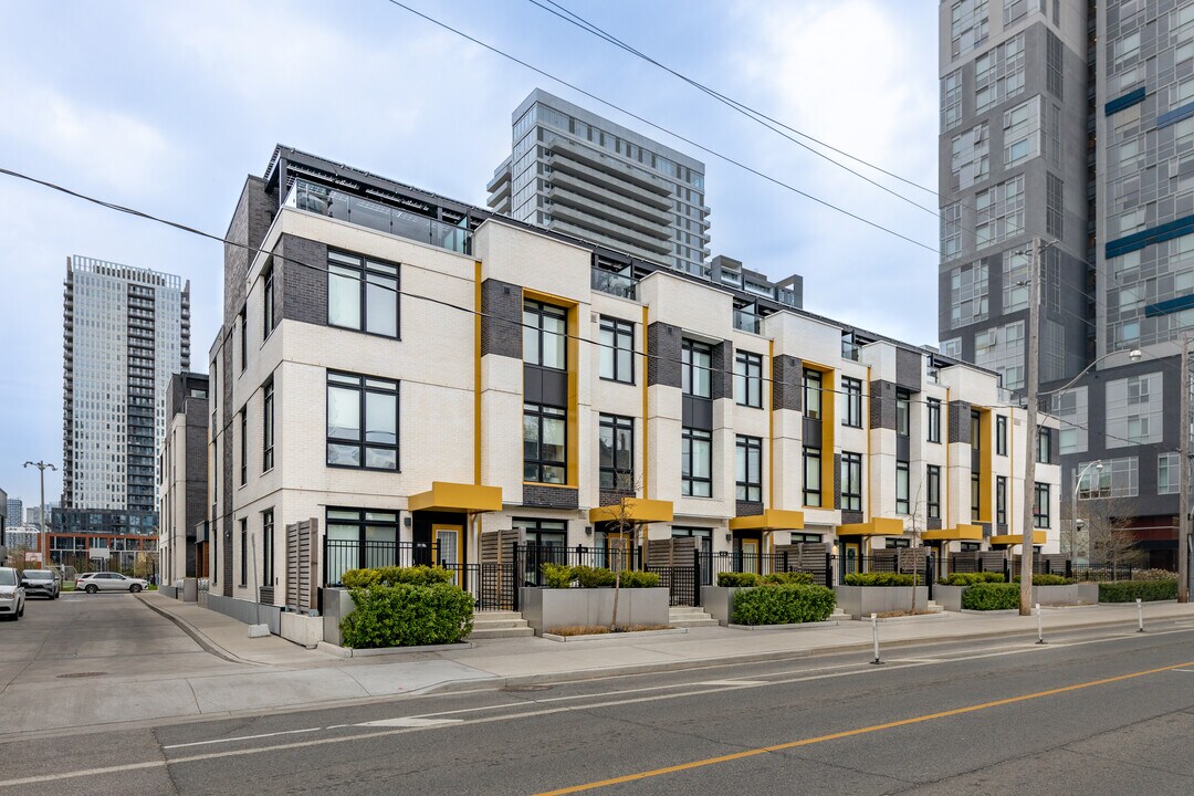 55 Nicholas Av in Toronto, ON - Building Photo