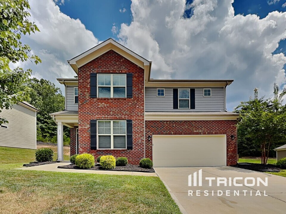 375 Pleasant View Ln SE in Concord, NC - Building Photo