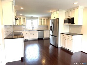 28 Miamis Rd in West Hartford, CT - Building Photo - Building Photo