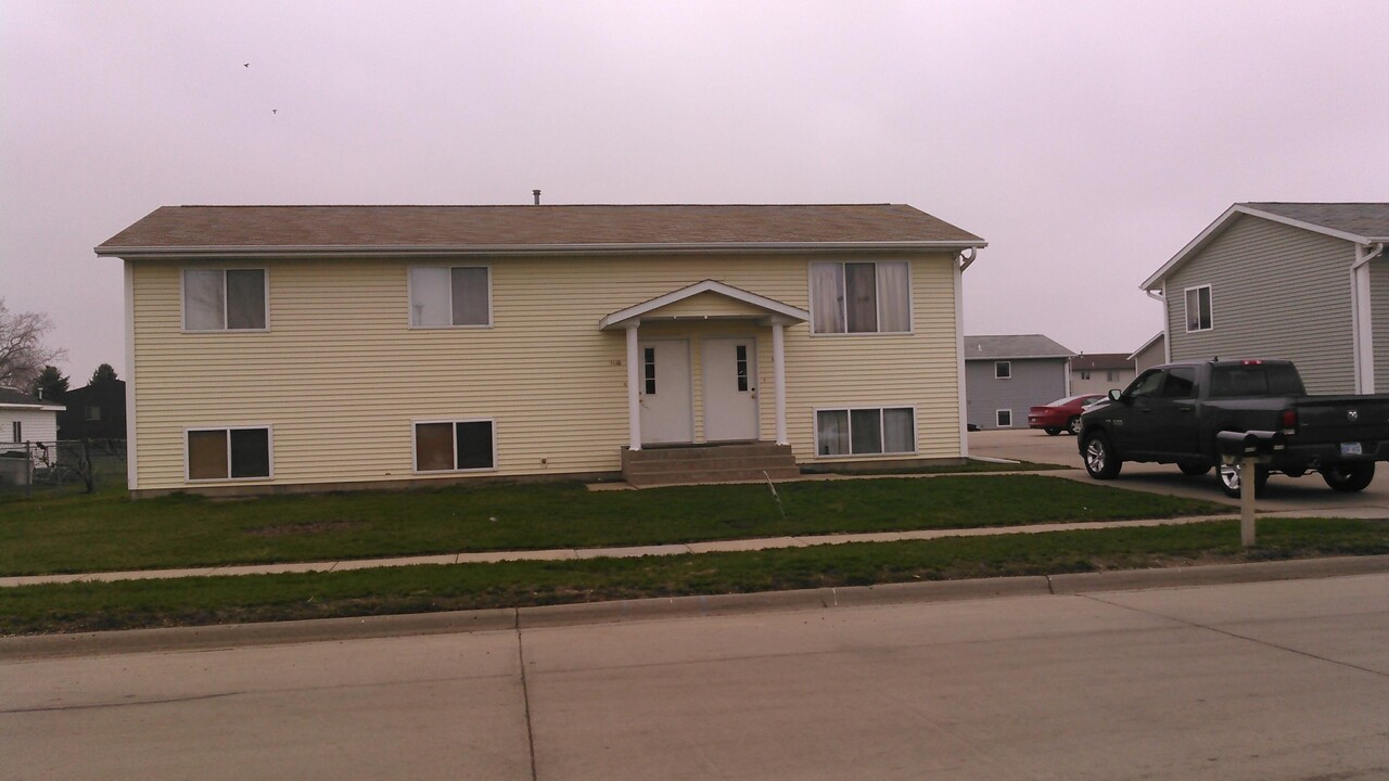 1112 Madison-2021 in Vermillion, SD - Foto de edificio