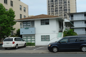 735 Mccully St in Honolulu, HI - Building Photo - Building Photo