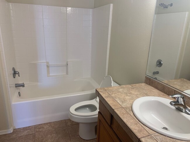 3470 Kearsage Dr in Lake Havasu City, AZ - Building Photo - Building Photo