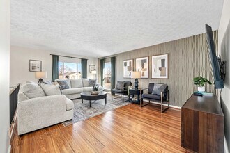 3491 Danbury Rd in Fairfield, OH - Foto de edificio - Building Photo