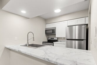 Dunlap Lakeside in Dunlap, IL - Building Photo - Building Photo