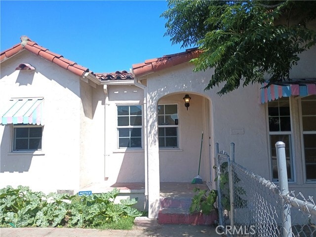 property at 1580 N Orange Grove Ave