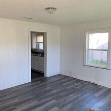 106 W Tutt St in Howe, TX - Building Photo - Building Photo