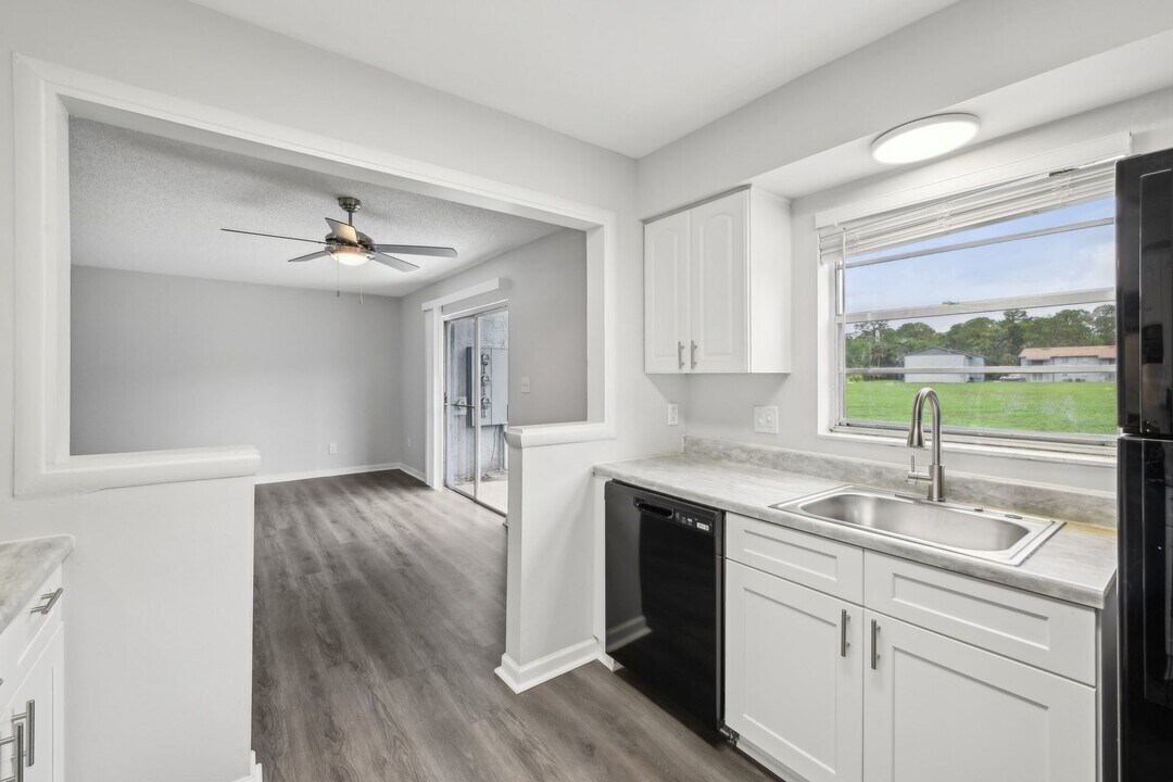 Roselea Apartments in Sanford, FL - Building Photo