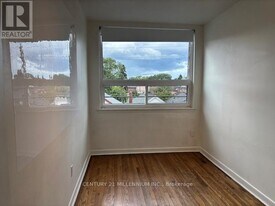 928 Pape Ave in Toronto, ON - Building Photo