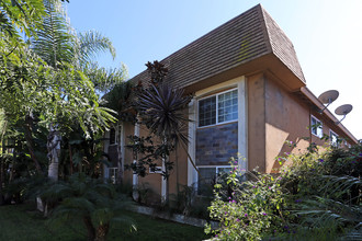 Bay Palms Apartment in San Diego, CA - Foto de edificio - Building Photo