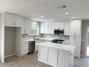 3571 Lake Crest Dr in Lake Elsinore, CA - Building Photo - Building Photo