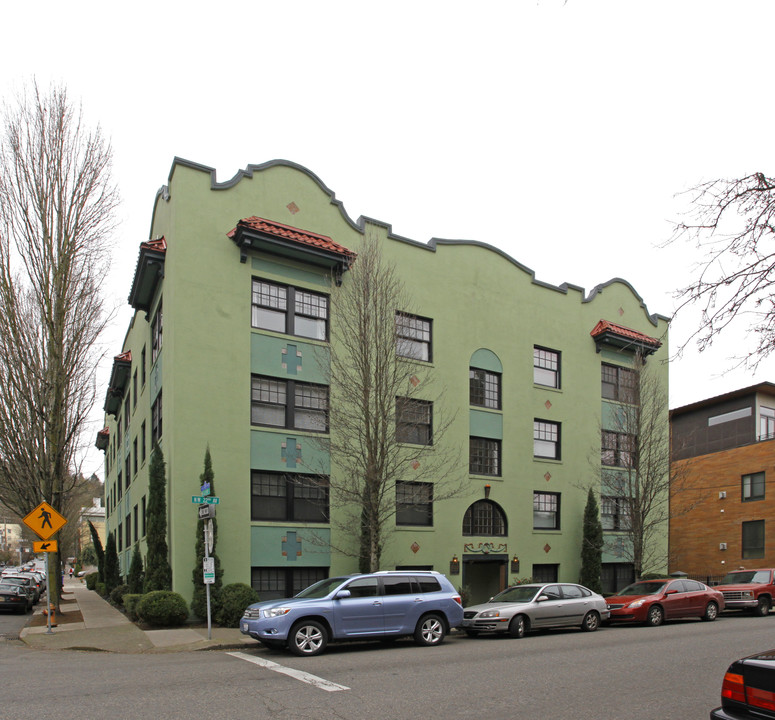 Villa Florence in Portland, OR - Foto de edificio