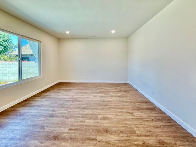 13542 Del Sur St in San Fernando, CA - Building Photo - Building Photo