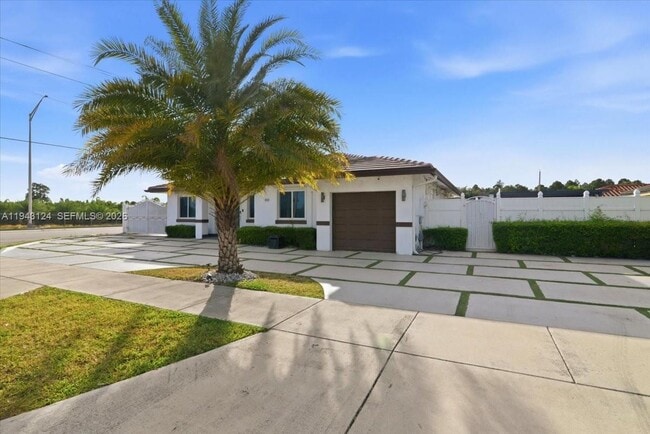 18366 SW 139th Ct in Miami, FL - Building Photo - Building Photo