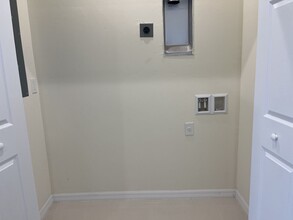 2623 Queen Dr in Lehigh Acres, FL - Building Photo - Building Photo
