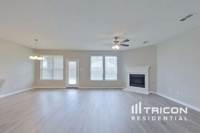 8757 Royalwood Dr in Fort Worth, TX - Building Photo - Building Photo