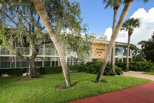 500 S Washington Dr in Sarasota, FL - Building Photo