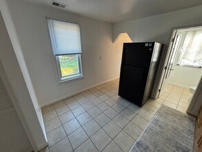 20786 Helle Ave, Unit Apt # 3 in Warren, MI - Building Photo - Building Photo
