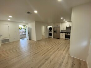 24223 Arch St in Santa Clarita, CA - Foto de edificio - Building Photo