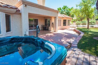 9053 Firebird Dr in Las Vegas, NV - Building Photo - Building Photo