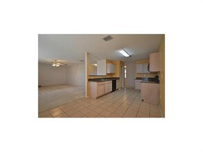 907 Sanden Blvd in Wylie, TX - Foto de edificio - Building Photo