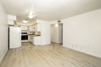 100 Del Verde Cir in Sacramento, CA - Building Photo - Building Photo
