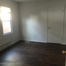 101 Seabreeze Way in Keansburg, NJ - Building Photo - Building Photo