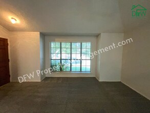 1037 Stableway Ln in Bedford, TX - Building Photo - Building Photo