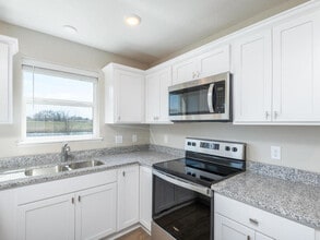 915 Ash St NE in Lonsdale, MN - Building Photo - Building Photo