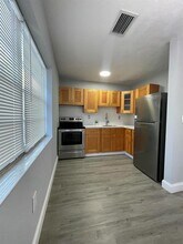 198 SE 7th St in Hallandale Beach, FL - Building Photo - Building Photo