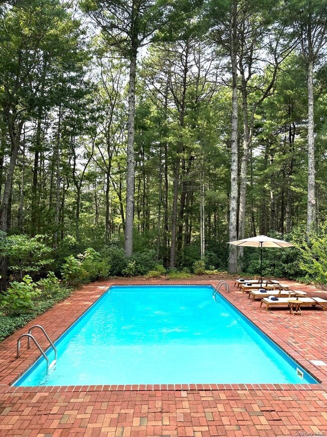 33 Oakhill Ln in East Hampton, NY - Building Photo - Building Photo