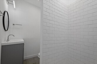 640 Collins St in Pittsburgh, PA - Building Photo - Building Photo