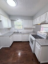 1802 Oaklawn St in Sugar Land, TX - Foto de edificio - Building Photo