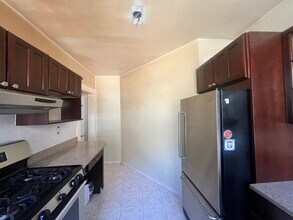 553 Undercliff Ave, Unit 14 in Edgewater, NJ - Building Photo - Building Photo