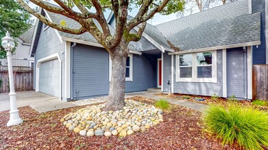 2135 Pebblewood Ct in Santa Rosa, CA - Building Photo - Building Photo