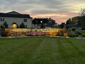 708 W Creek Ln in Altamont, NY - Building Photo - Building Photo