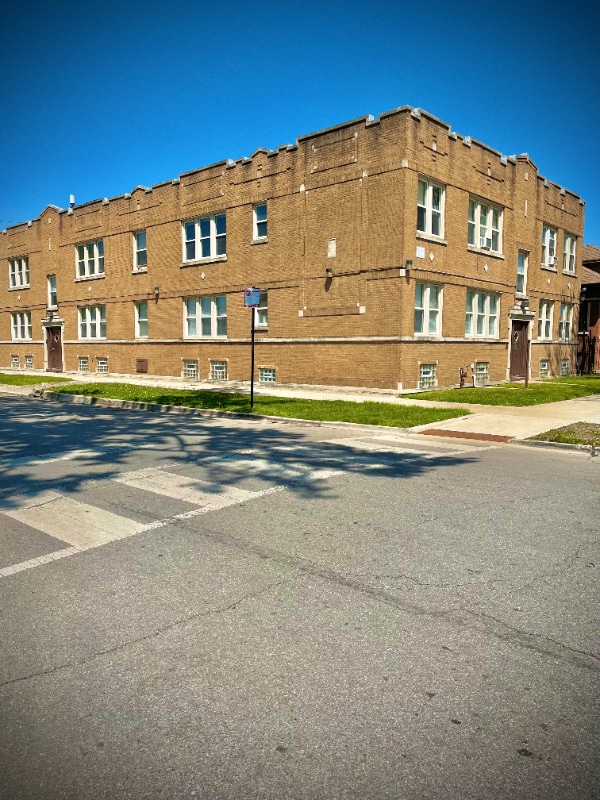 property at 4956 W Crystal St
